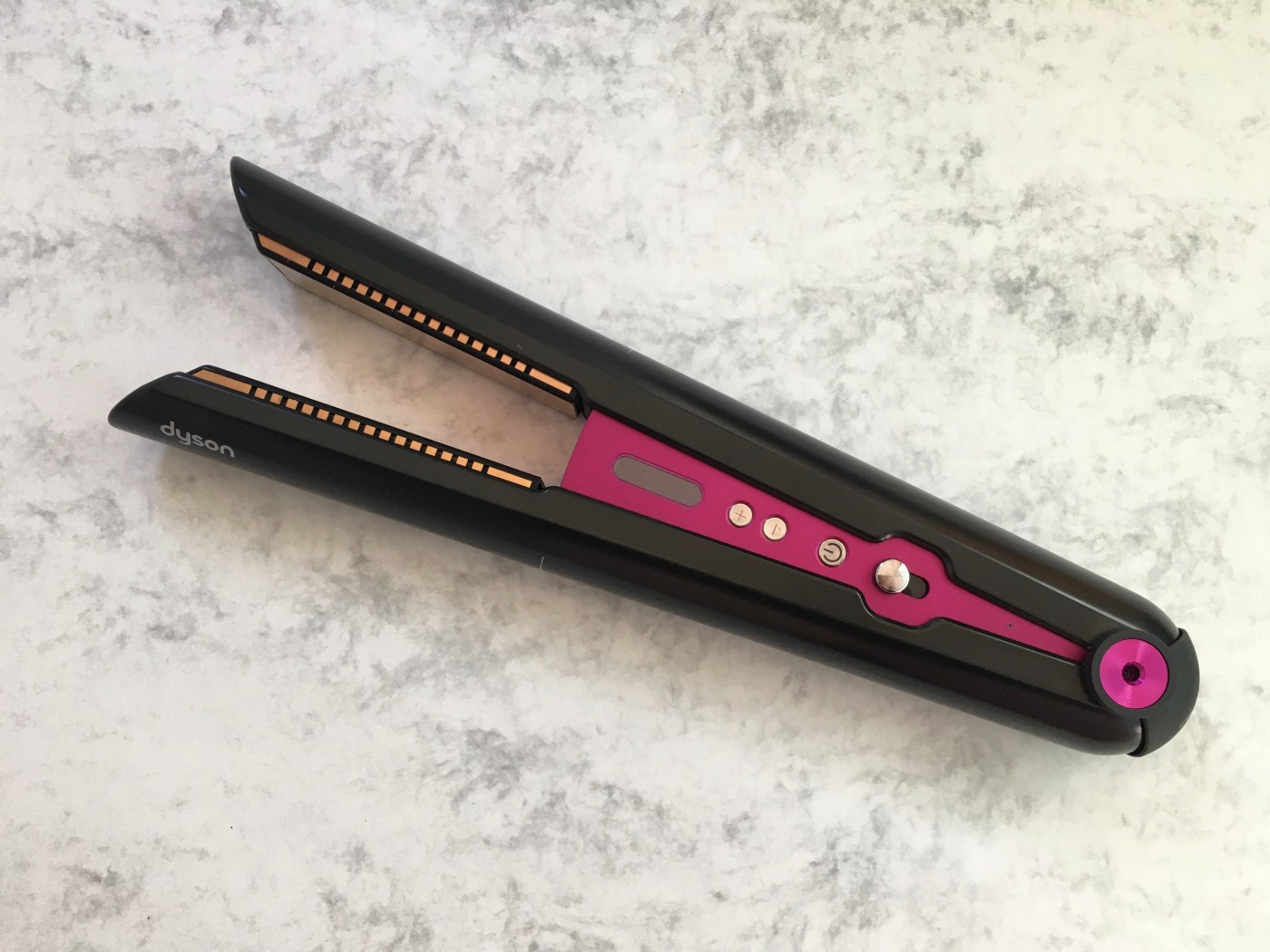 corrale dyson straightener