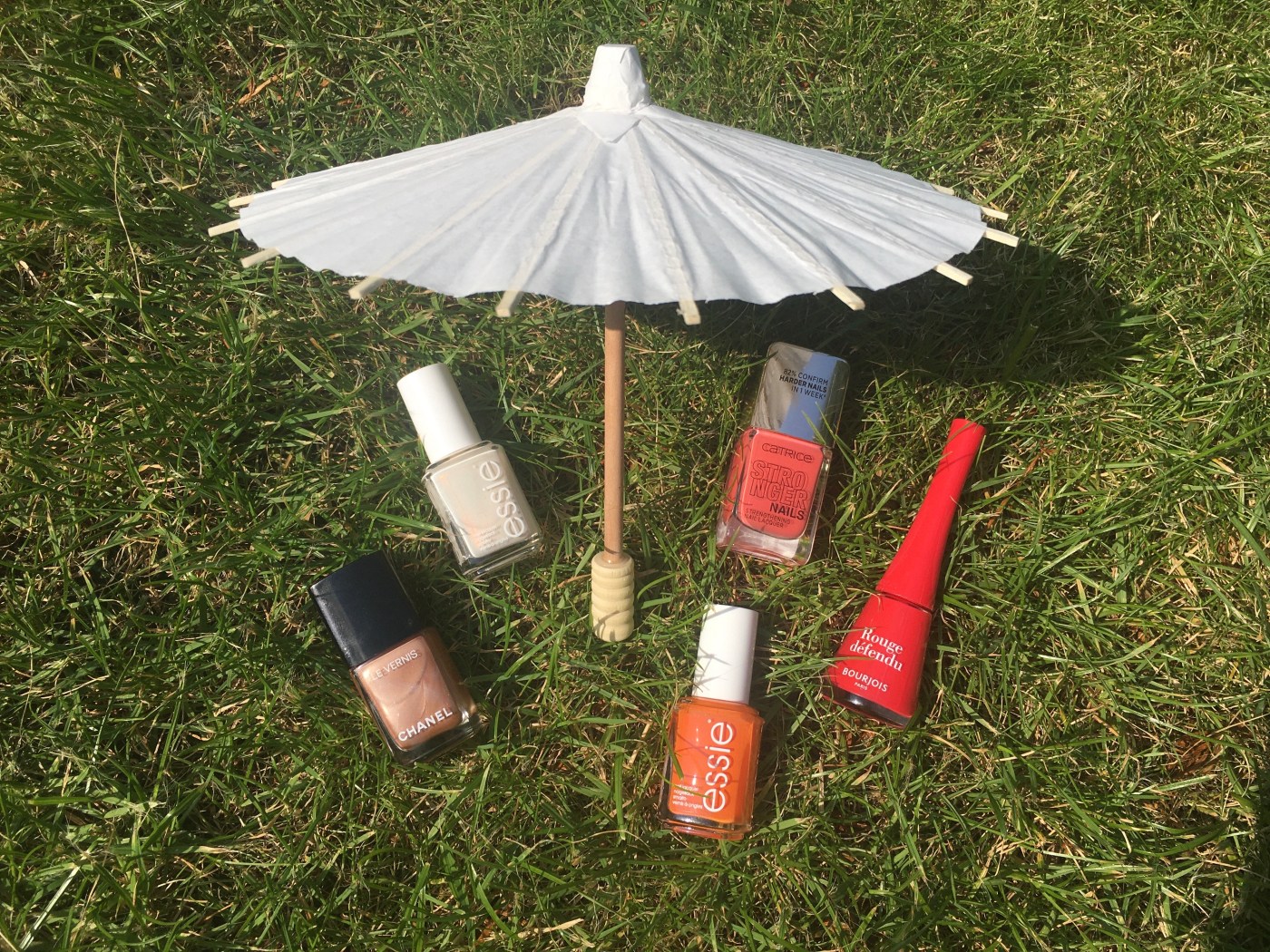 summer nails nail polish le vernis de chanel golden sand essie tangerine tease essie get oasis stronger nails catrice rouge défendu bourjois